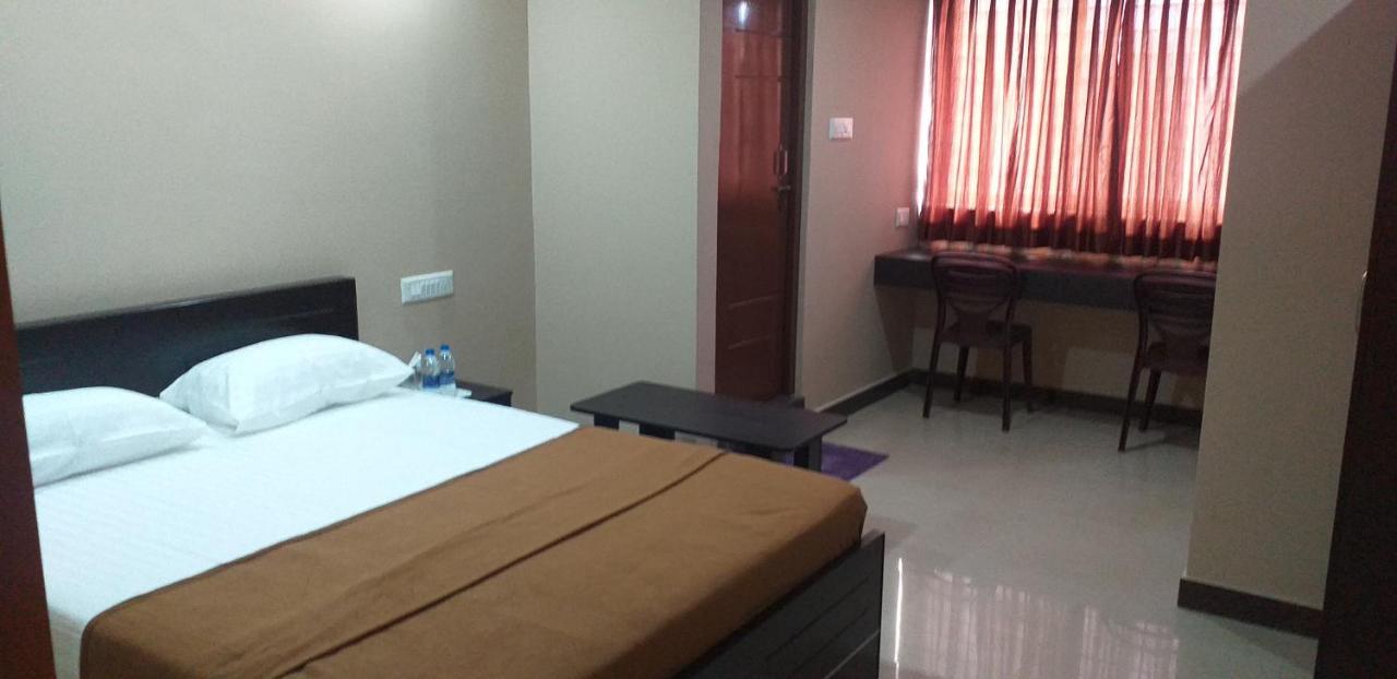 The Nisarga Grand Hotel Bangalore Luaran gambar