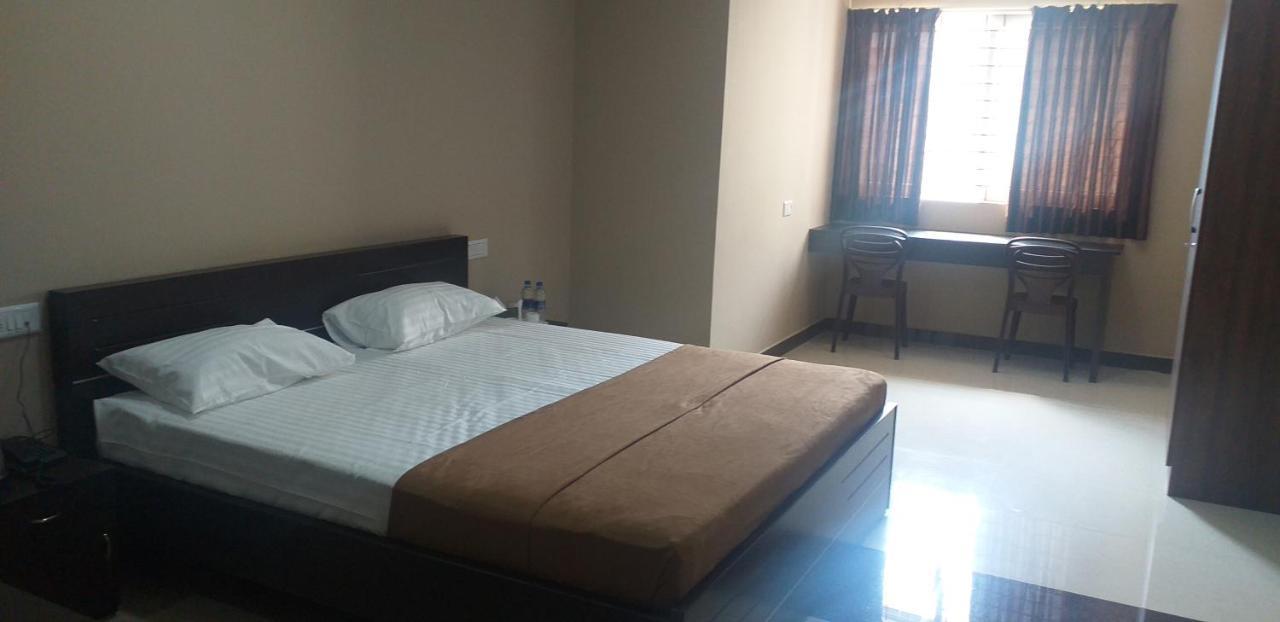 The Nisarga Grand Hotel Bangalore Luaran gambar