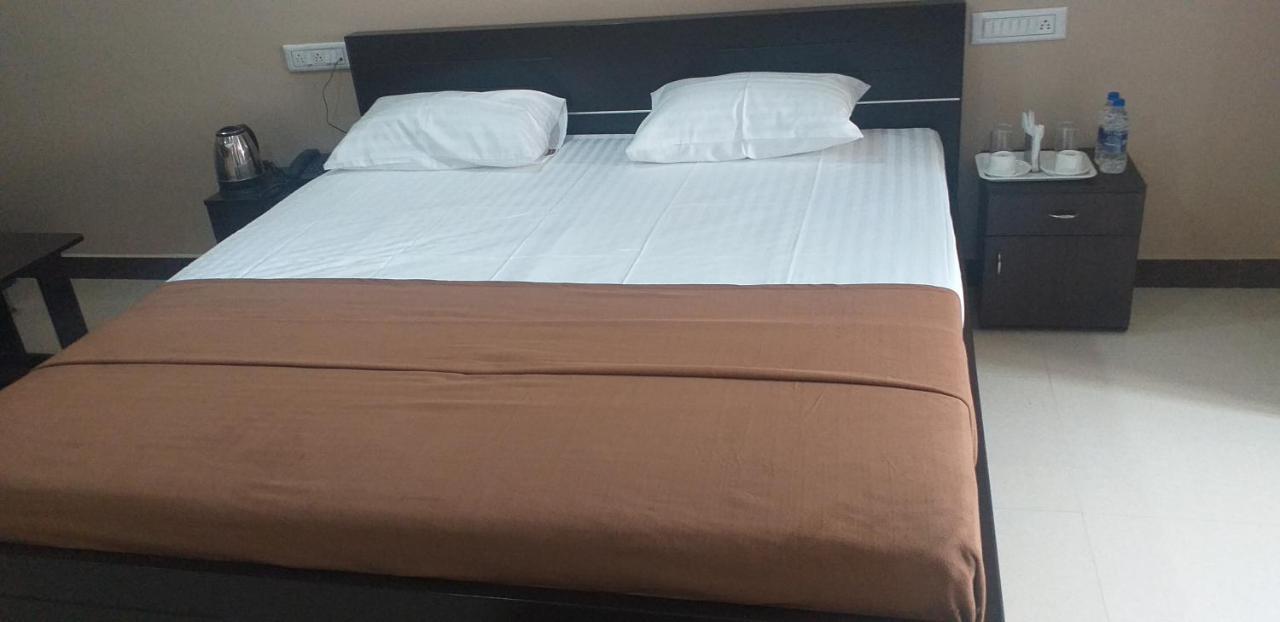 The Nisarga Grand Hotel Bangalore Luaran gambar