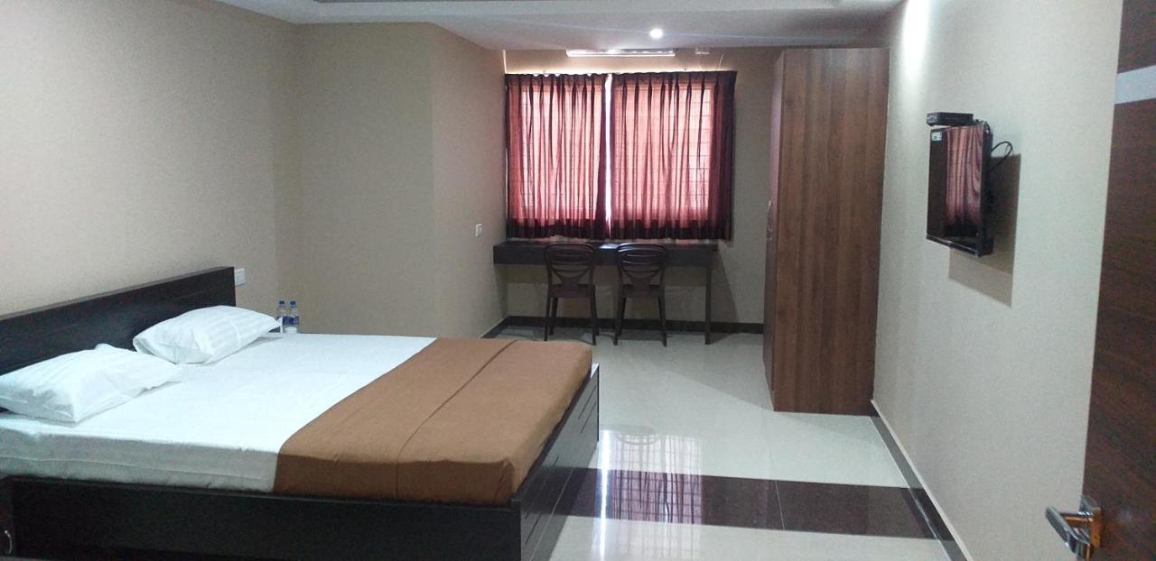 The Nisarga Grand Hotel Bangalore Luaran gambar