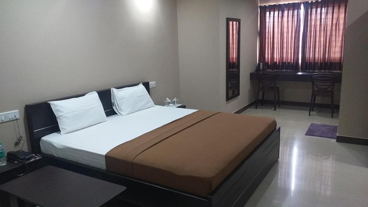 The Nisarga Grand Hotel Bangalore Luaran gambar