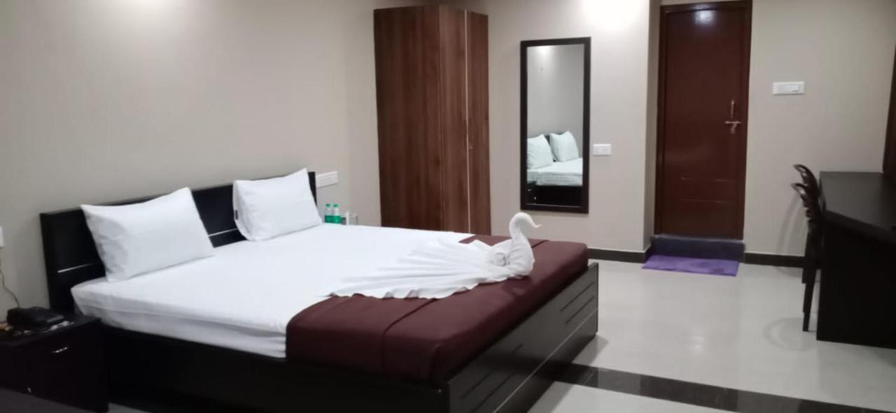 The Nisarga Grand Hotel Bangalore Luaran gambar