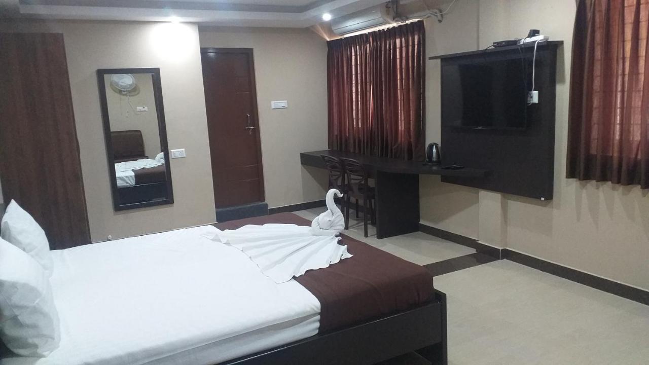 The Nisarga Grand Hotel Bangalore Luaran gambar