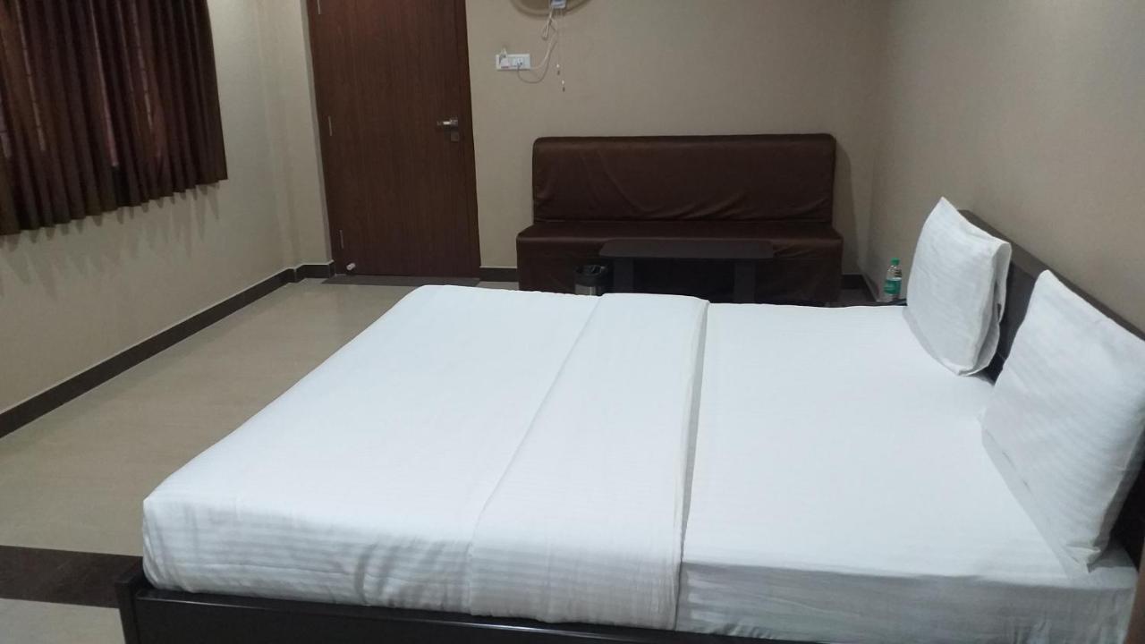 The Nisarga Grand Hotel Bangalore Luaran gambar