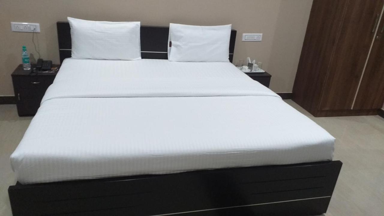 The Nisarga Grand Hotel Bangalore Luaran gambar
