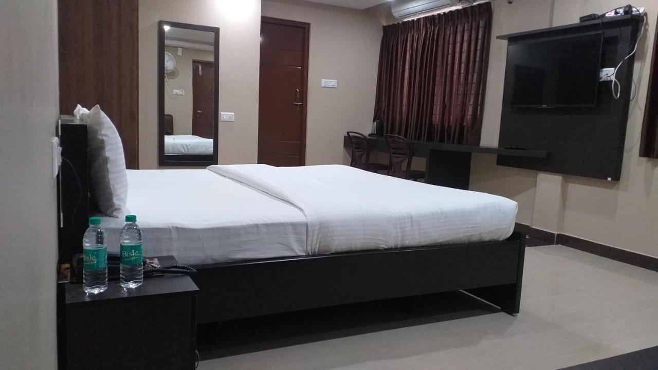 The Nisarga Grand Hotel Bangalore Luaran gambar