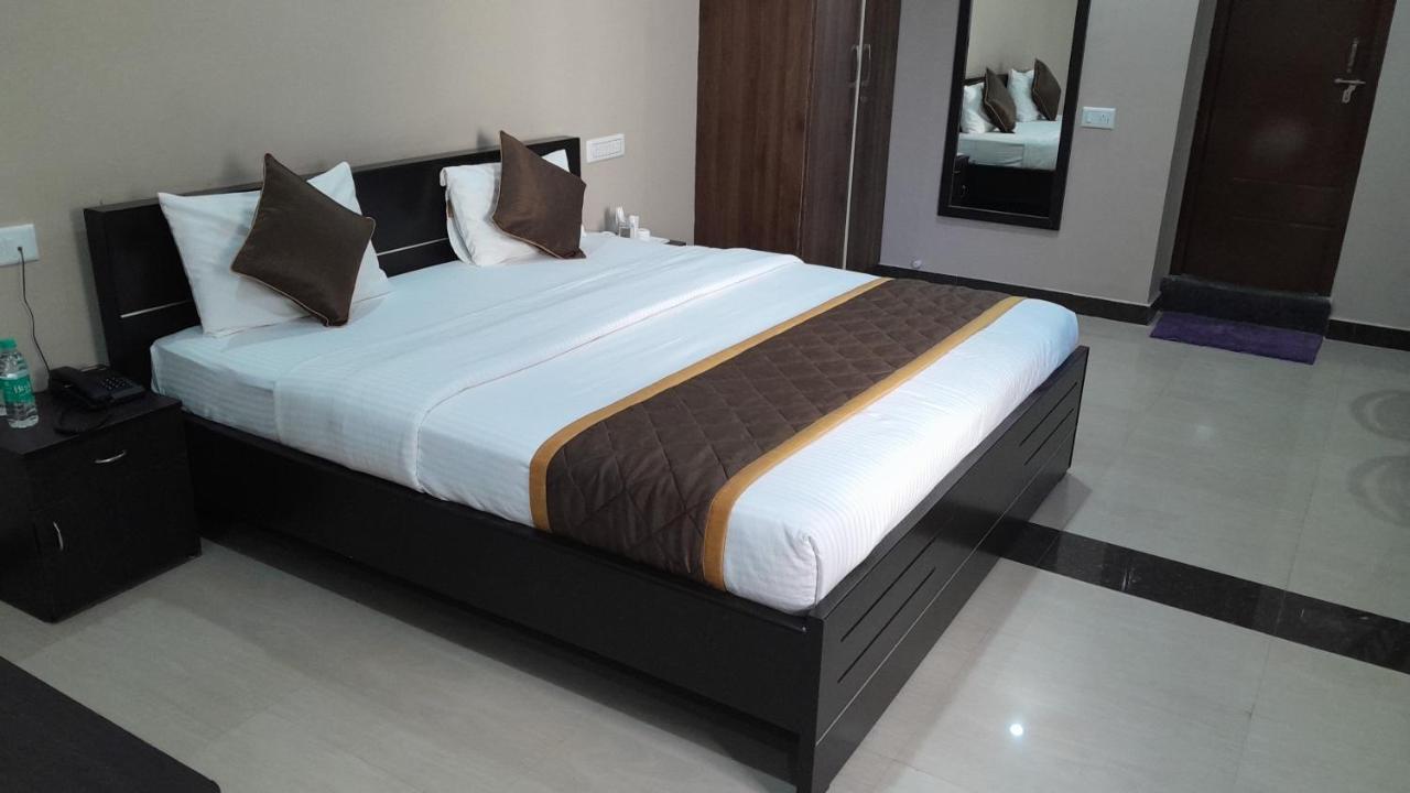 The Nisarga Grand Hotel Bangalore Luaran gambar