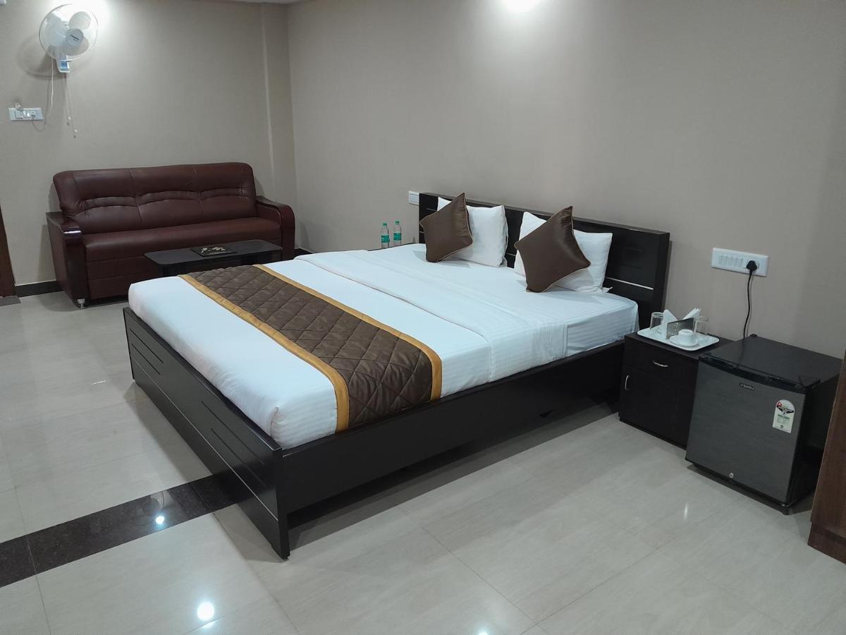 The Nisarga Grand Hotel Bangalore Luaran gambar