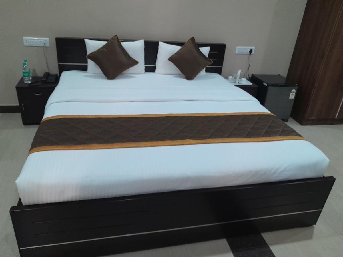 The Nisarga Grand Hotel Bangalore Luaran gambar