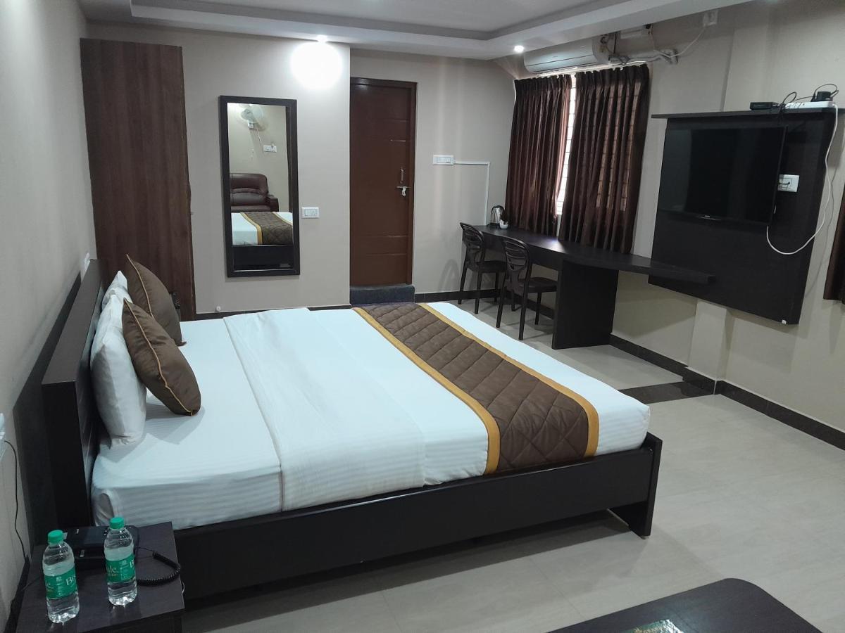 The Nisarga Grand Hotel Bangalore Luaran gambar